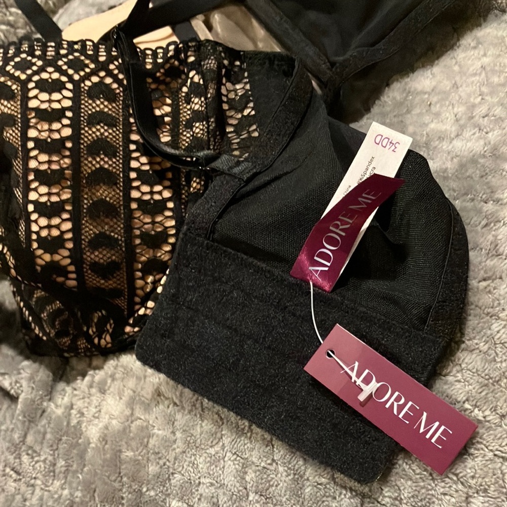 NWT-ADORE ME LACEY HEARTS BRA & PANTY SET!